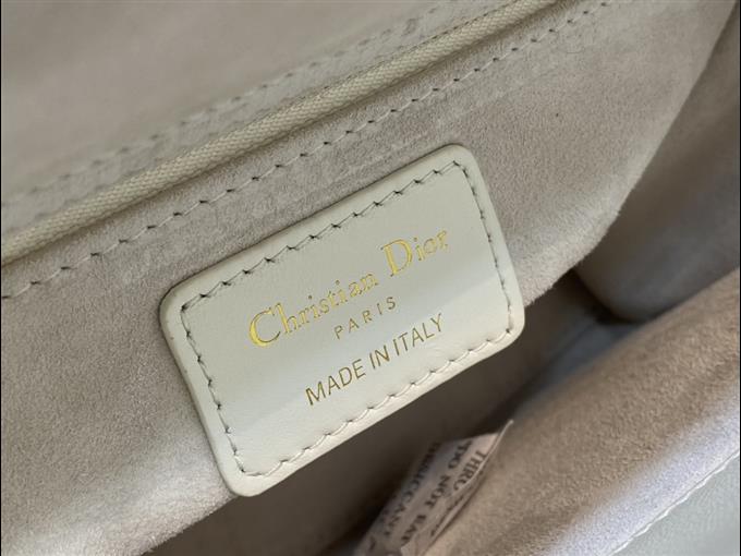 2025228Y750P205630233