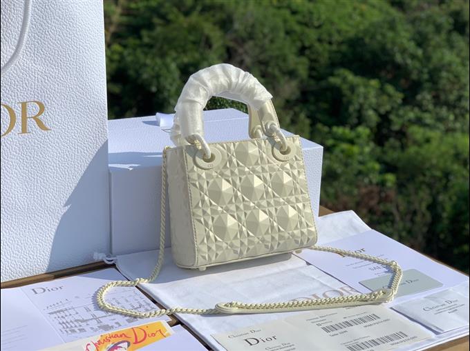 2025228Y900P205546136