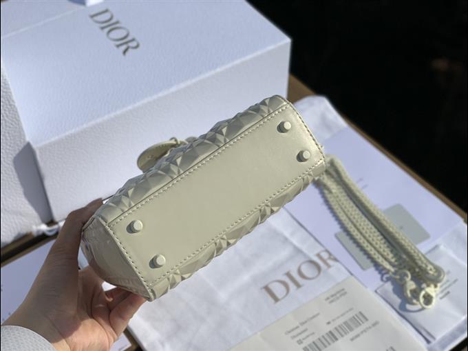 2025228Y900P205546167