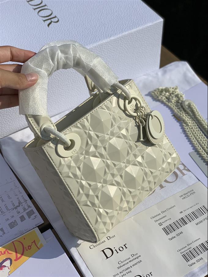 2025228Y900P205546183