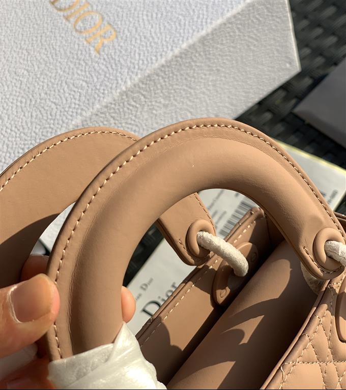 2025228Y900P205546356