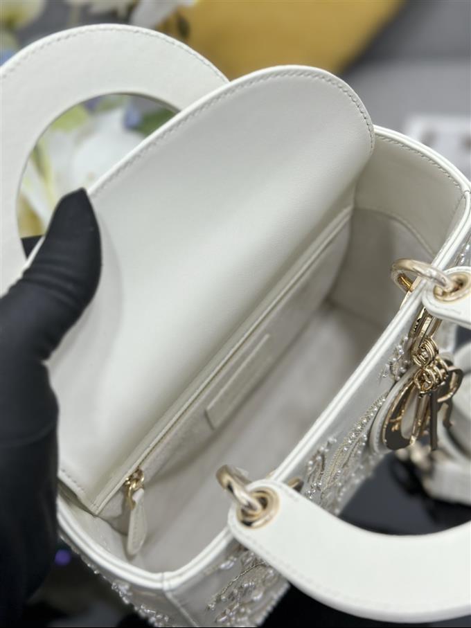 2025228Y1100P211617713