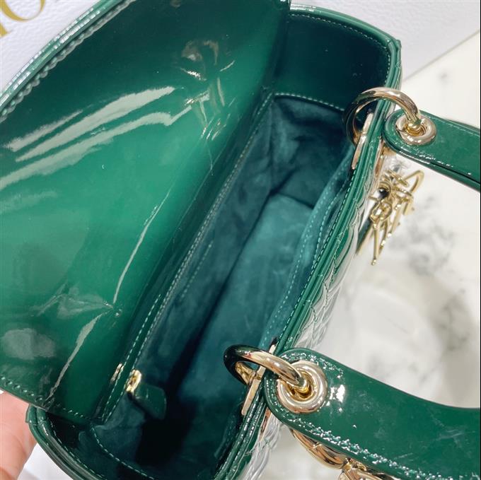 2025228Y1200P211545702