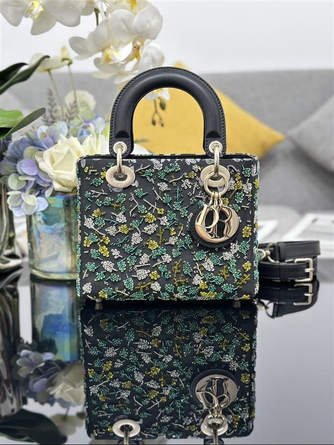 2025228Y1550P21161829