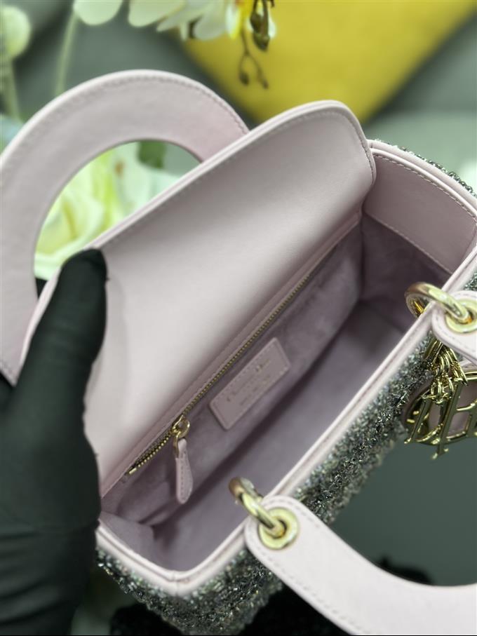 2025228Y1860P211618565