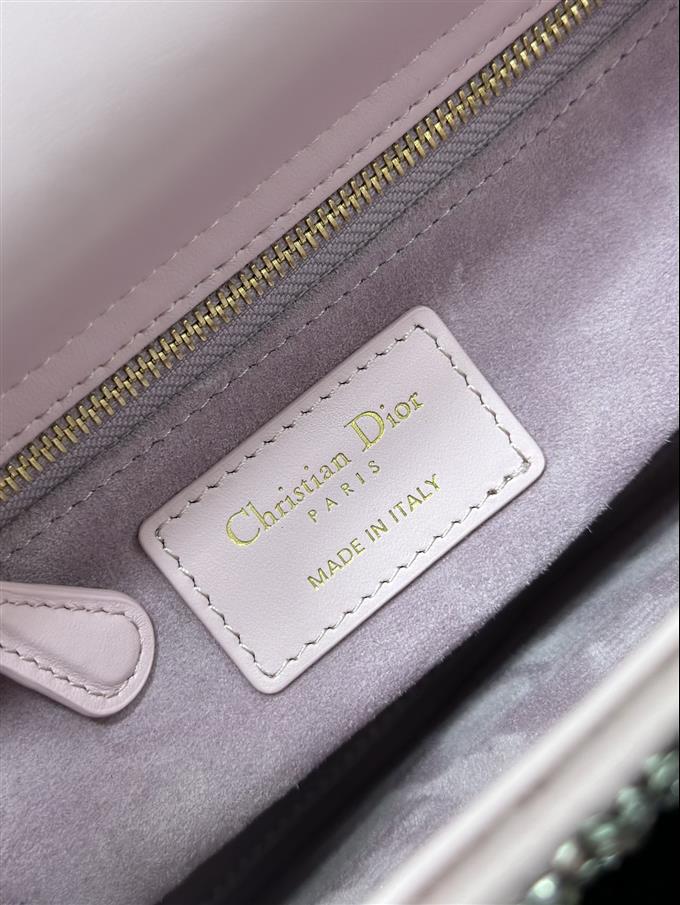 2025228Y1860P211618581