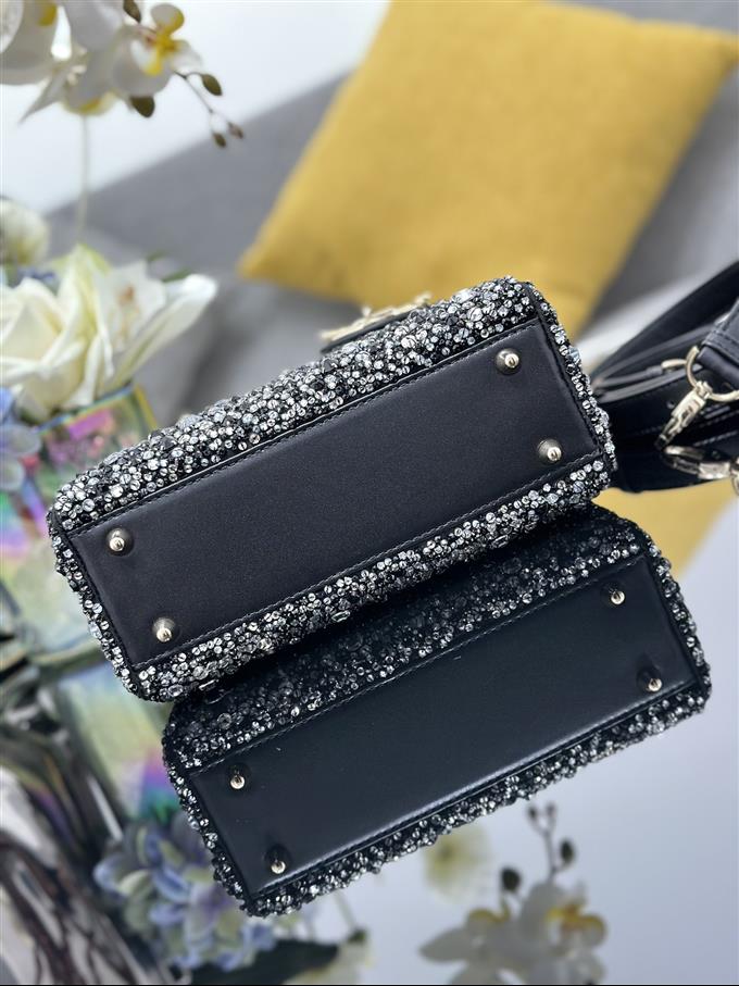 2025228Y1860P211618643