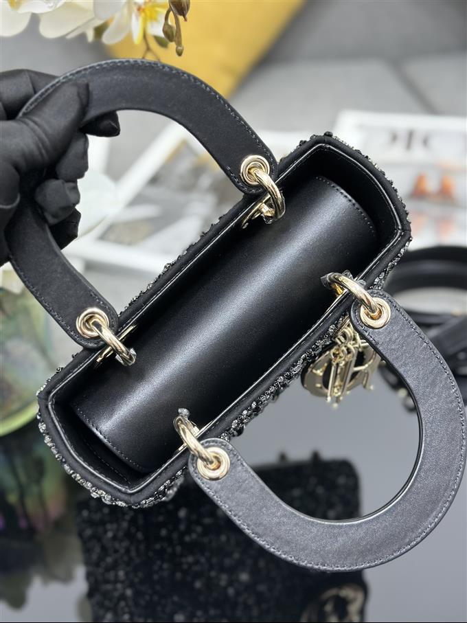 2025228Y1860P211618690