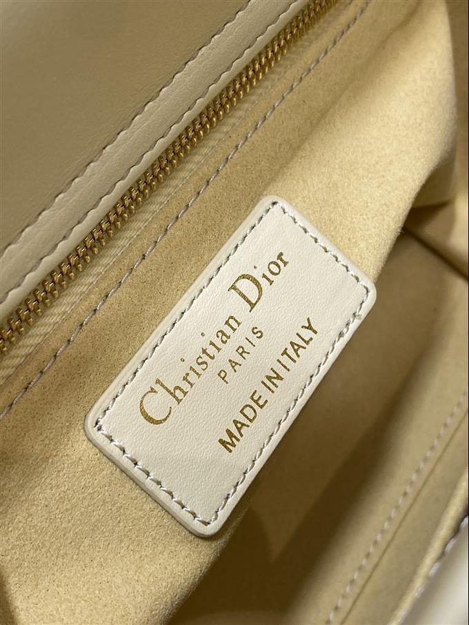 2025228Y650P211558804