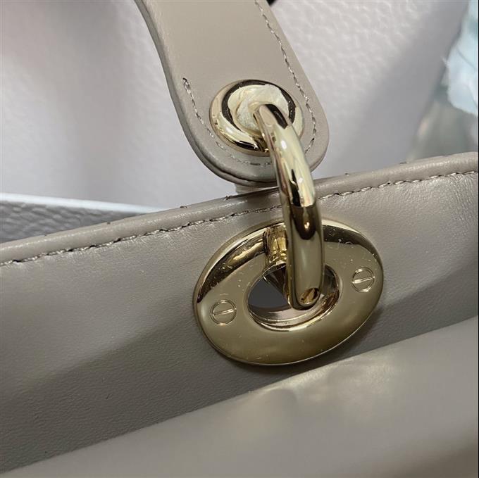 2025228Y650P211716421