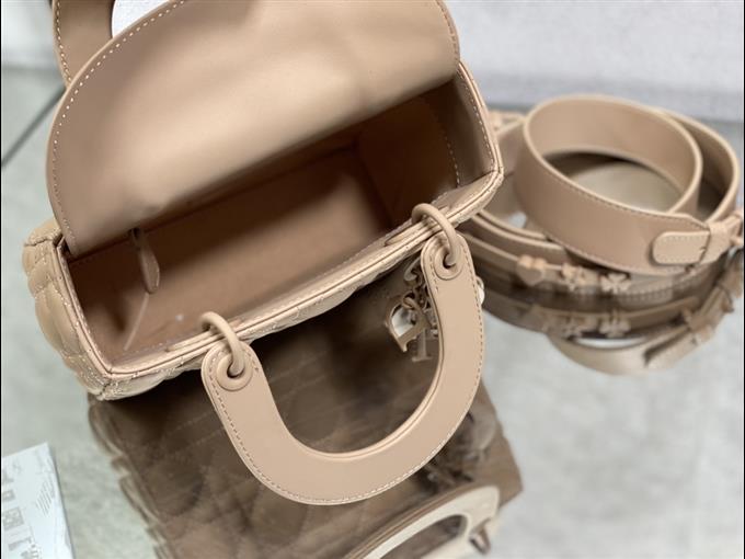 2025228Y700P211610460