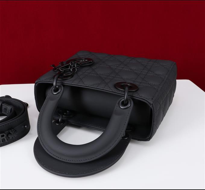 2025228Y700P211610695