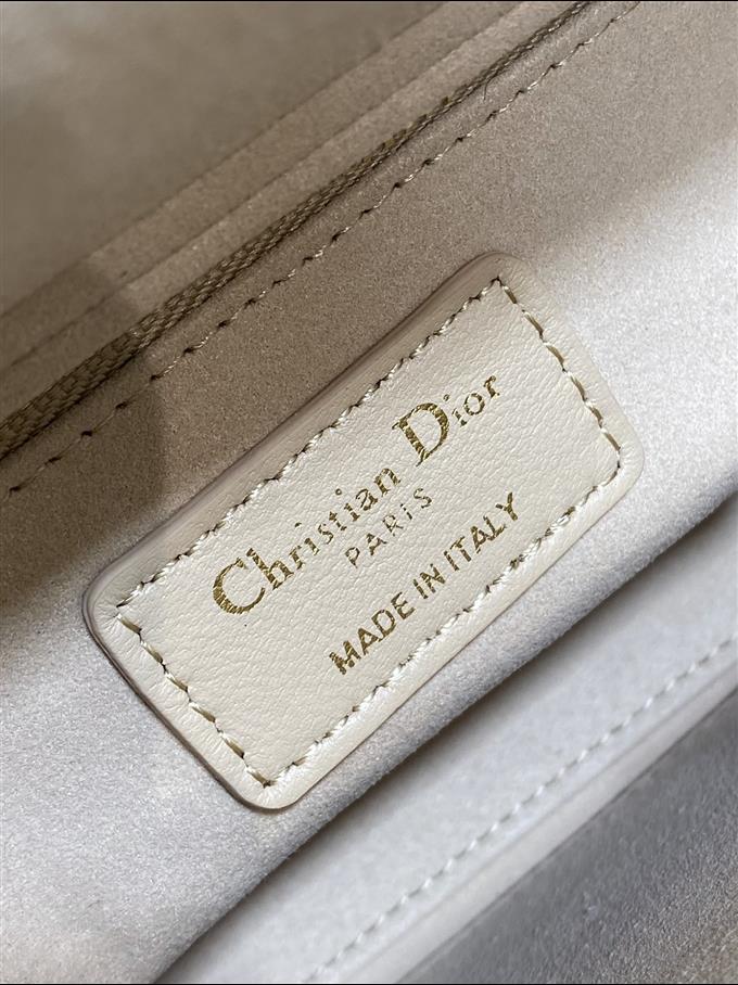 2025228Y700P211611323