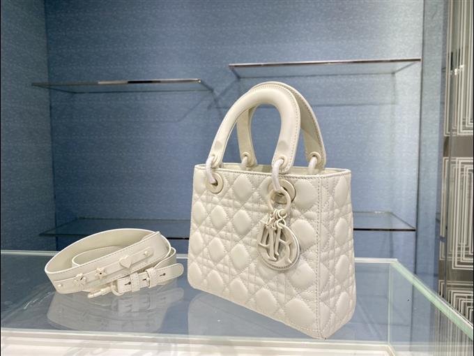 2025228Y700P211612630