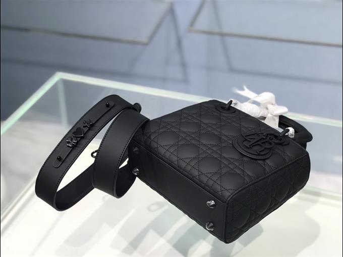 2025228Y700P211612853