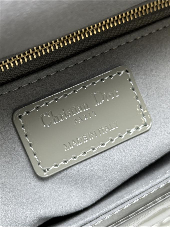 2025228Y700P211619557