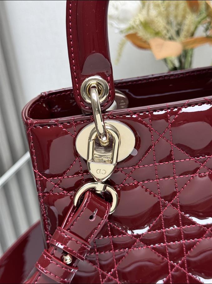 2025228Y700P211619620