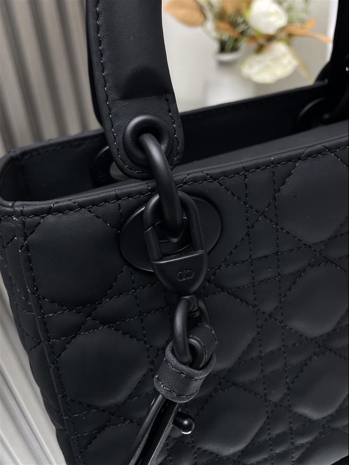 2025228Y700P21167501