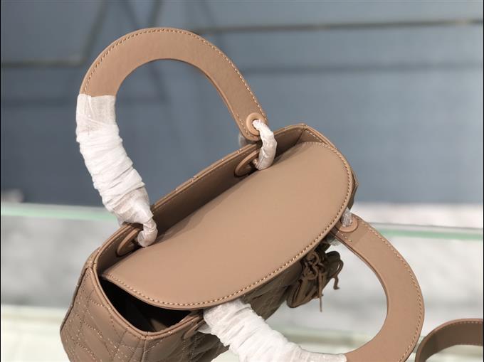 2025228Y700P21168222