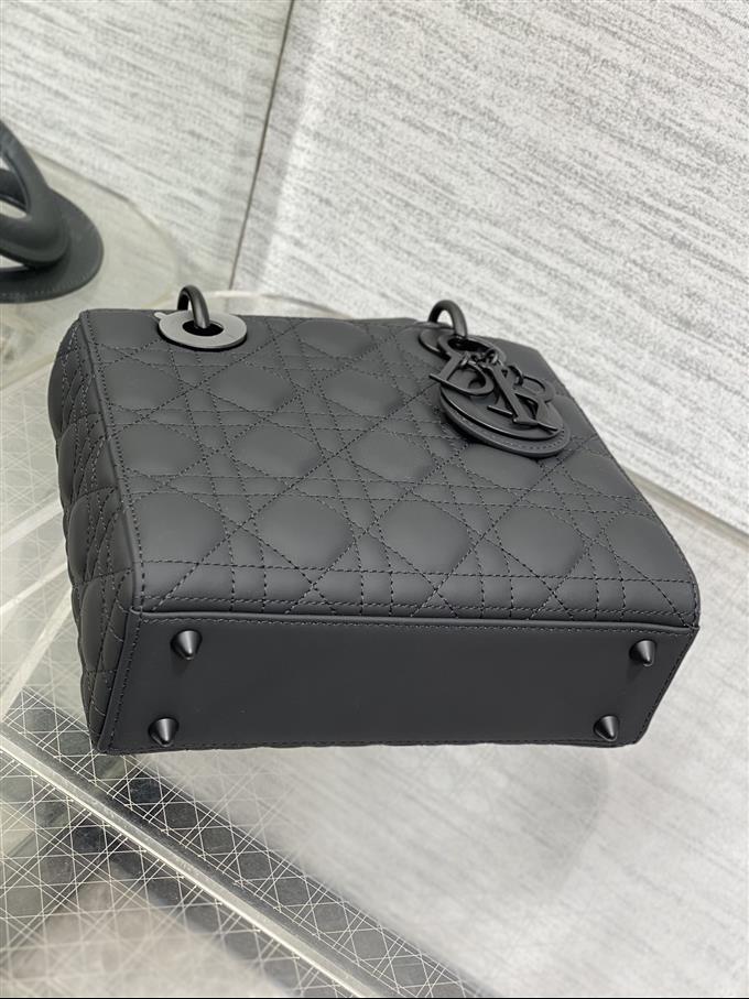 2025228Y700P21168890