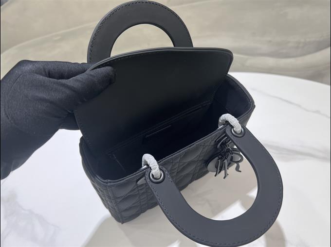 2025228Y700P211723582