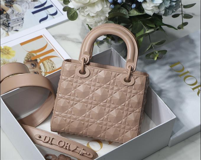 2025228Y700P222458749