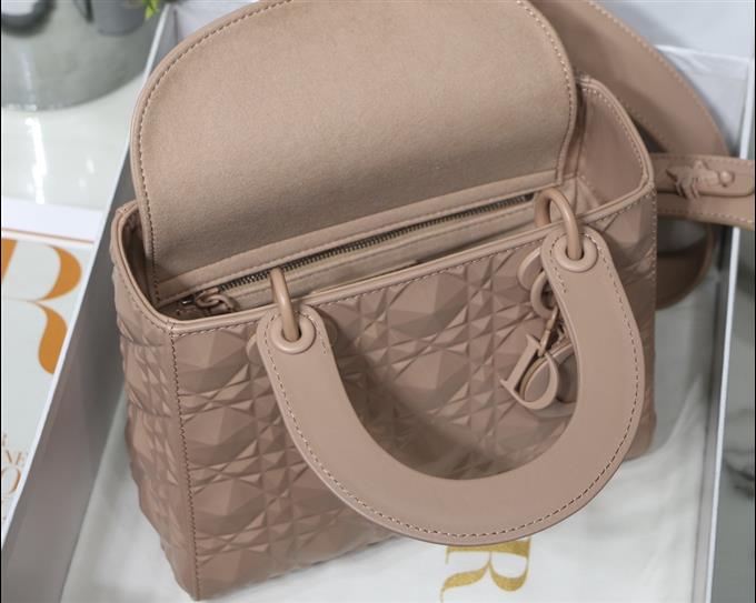 2025228Y700P222458812