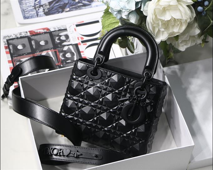 2025228Y700P222459109