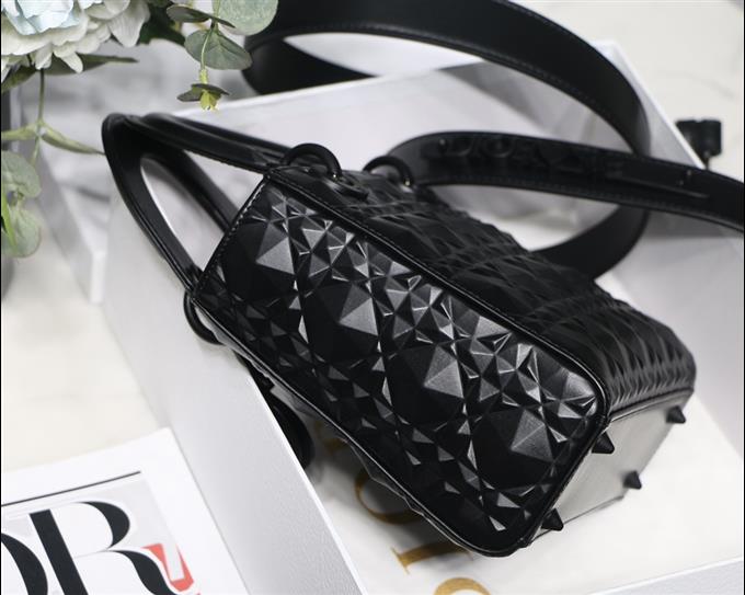 2025228Y700P222459202