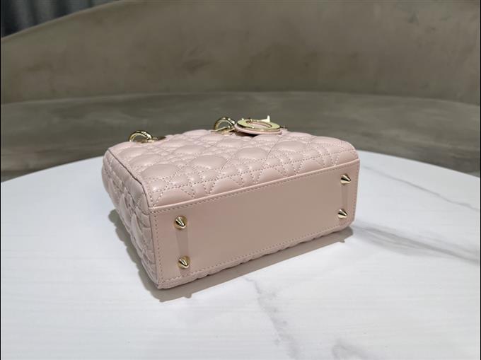 2025228Y750P211615432