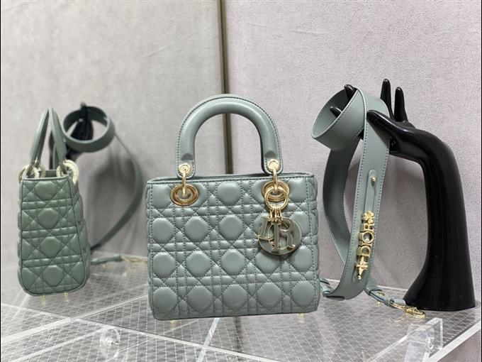 2025228Y750P211615620