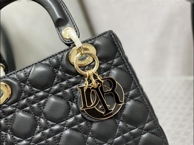 2025228Y750P211615809