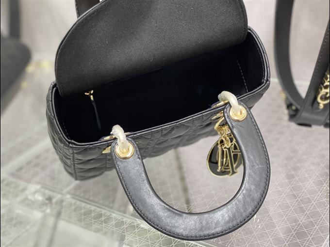 2025228Y750P211615873