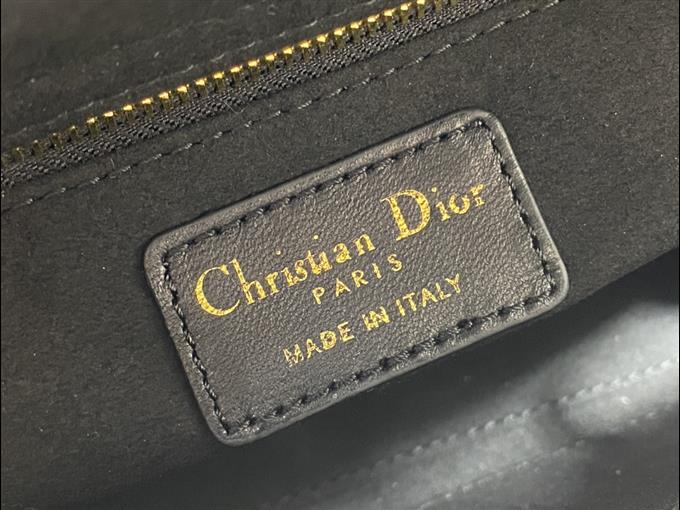 2025228Y750P211615889