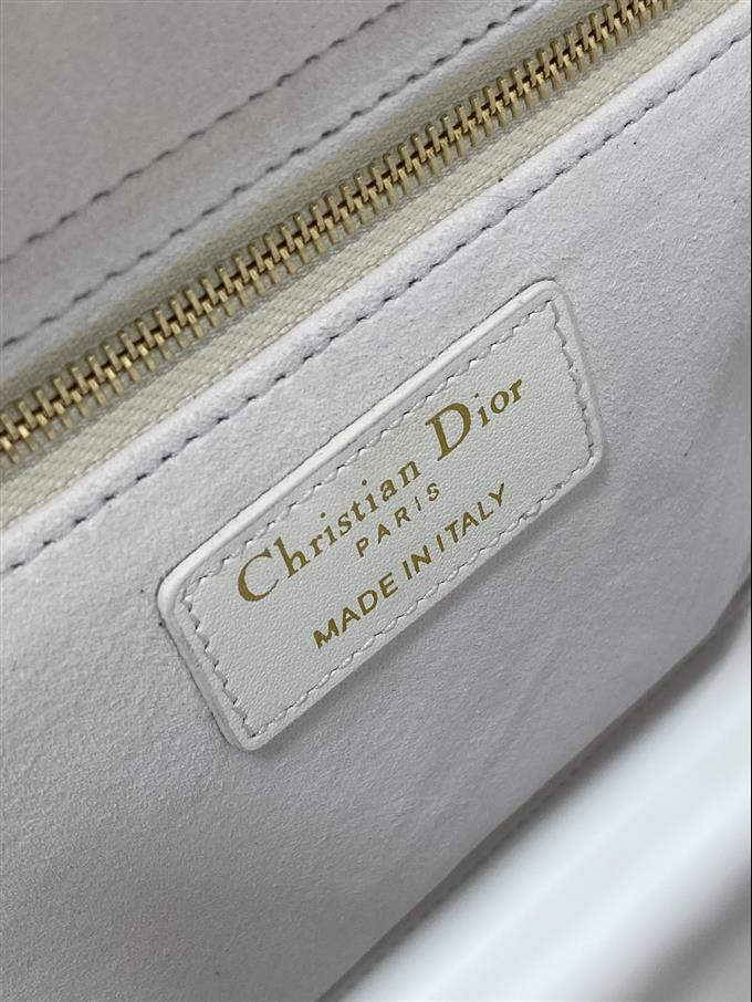 2025228Y1380P205715979