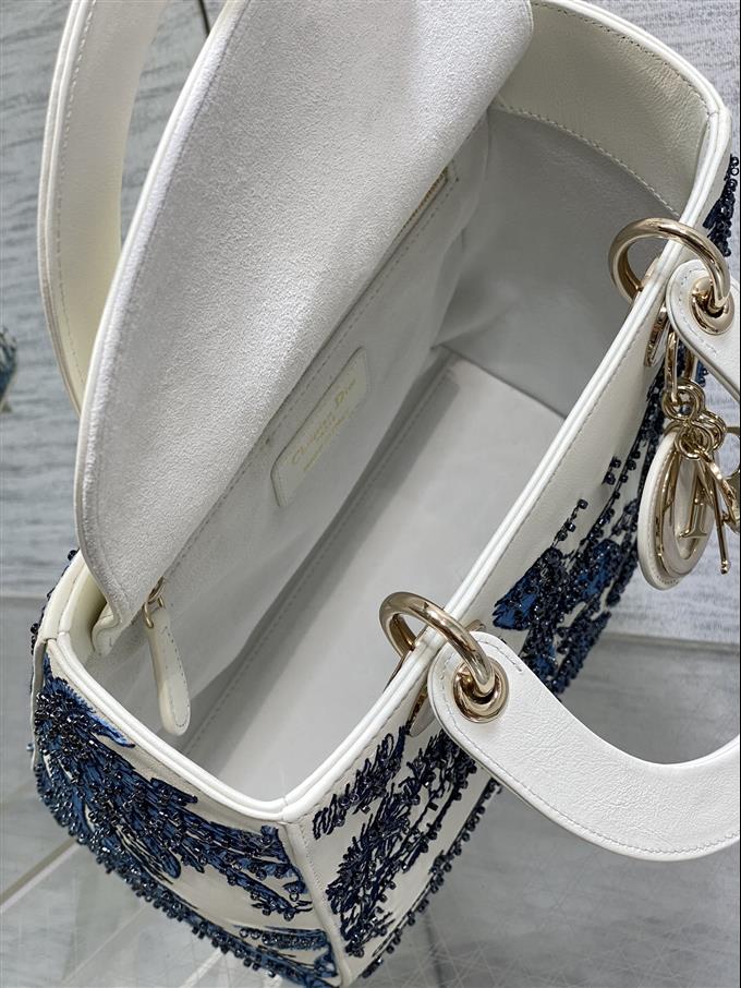 2025228Y1380P205716104