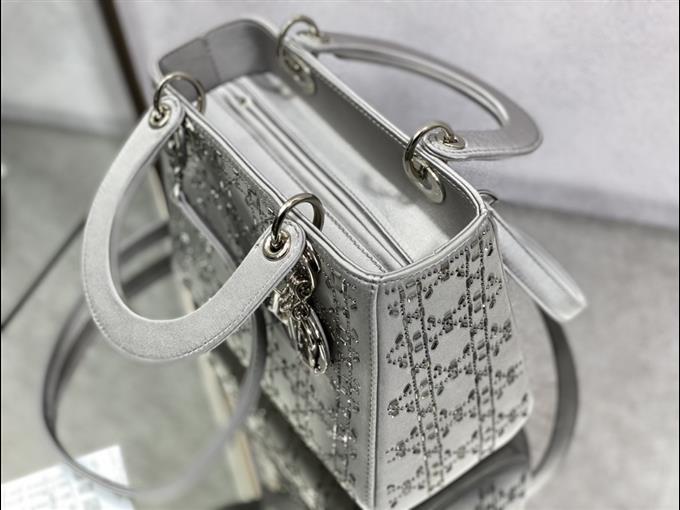 2025228Y550P211344585