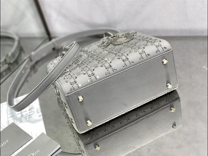 2025228Y550P211344601