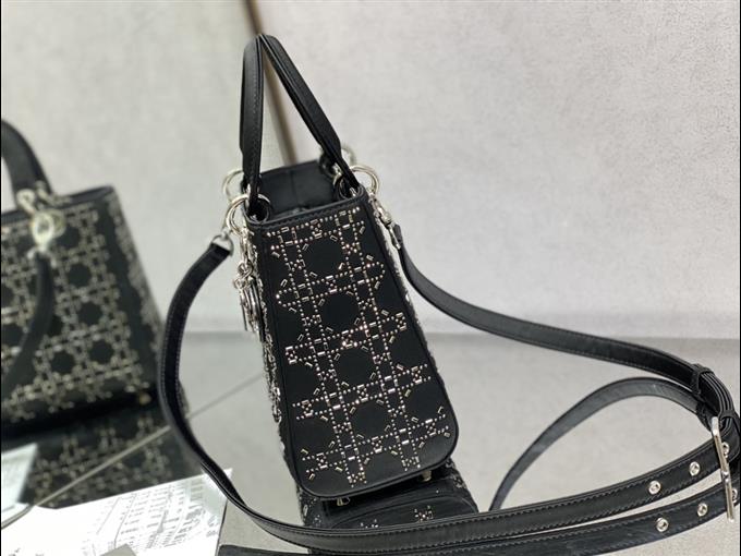 2025228Y550P211344695