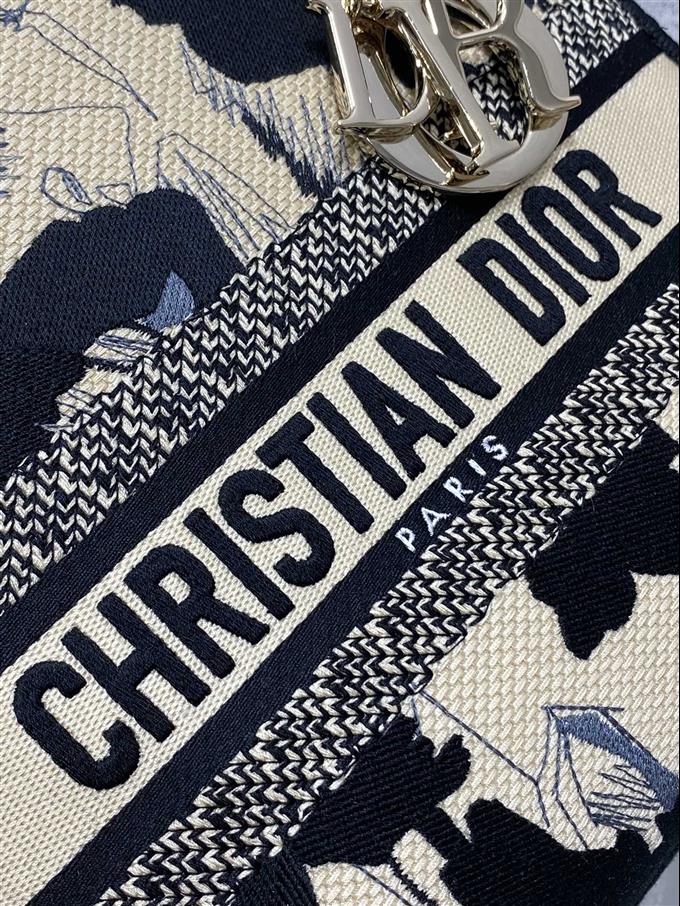 2025228Y620P211345102