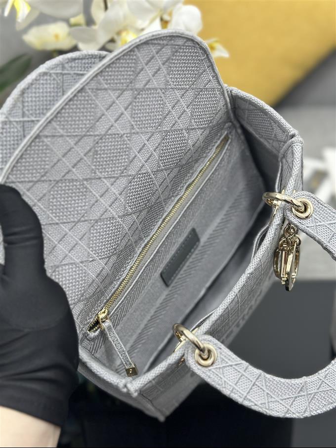 2025228Y620P211356942