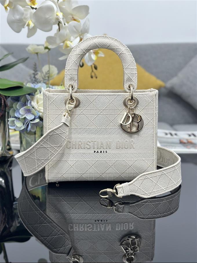 2025228Y620P211356973