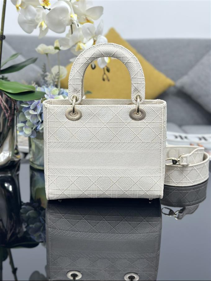 2025228Y620P211356988