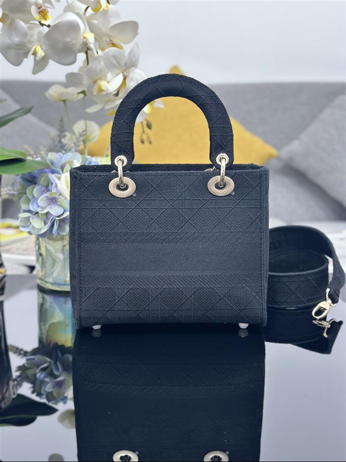 2025228Y620P211357131