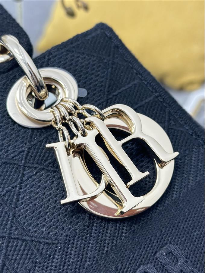 2025228Y620P211357194