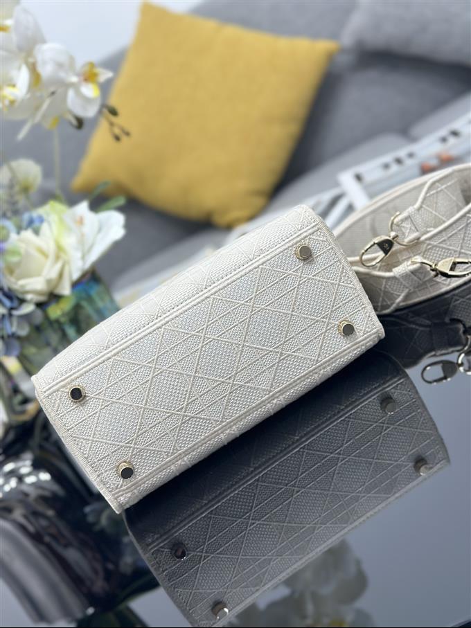 2025228Y620P21135720