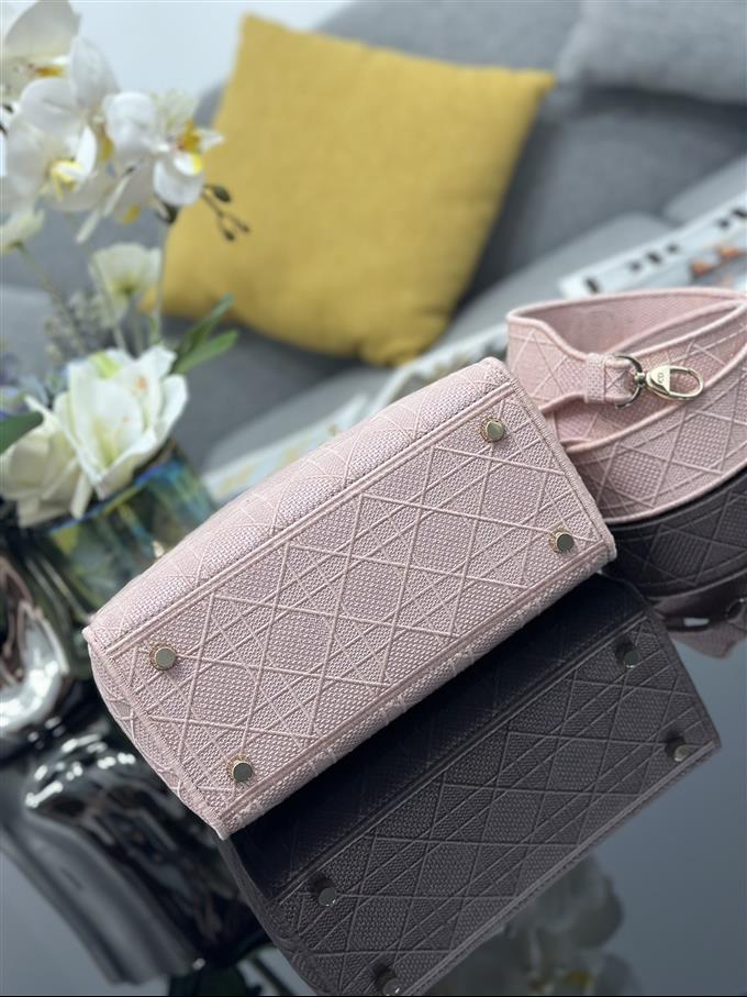 2025228Y620P211357304