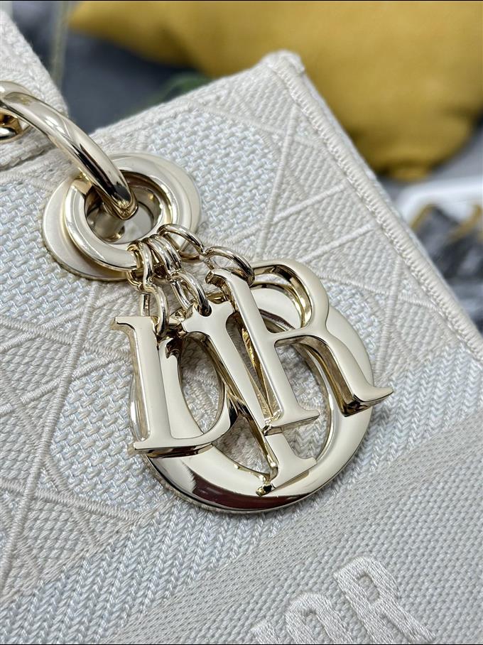 2025228Y620P21135752