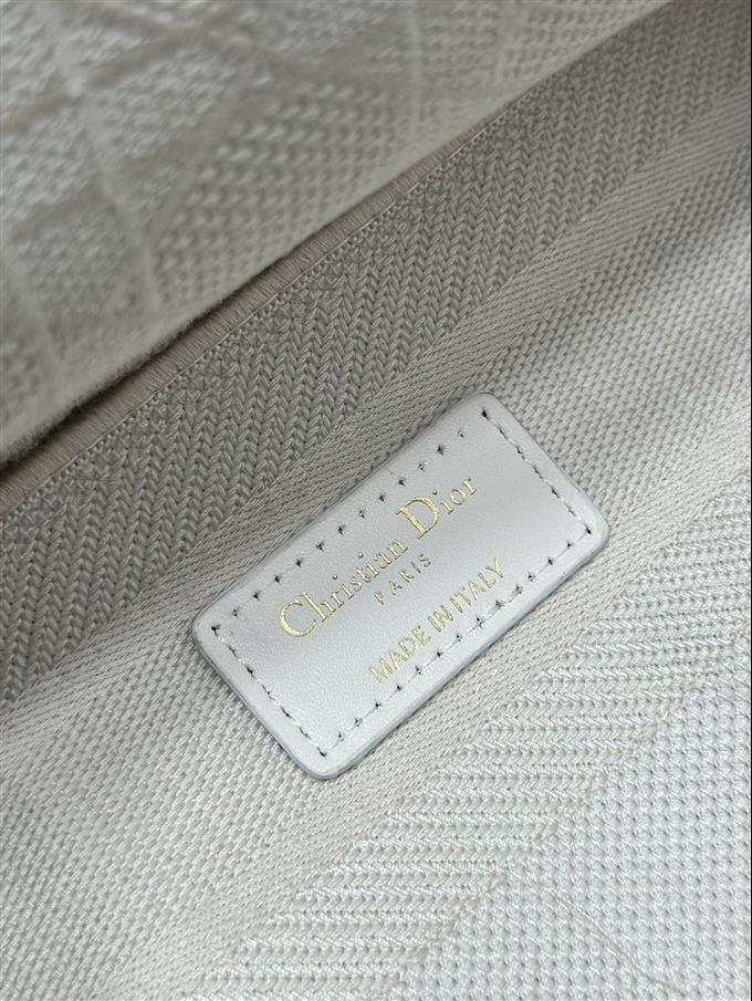 2025228Y620P21135799