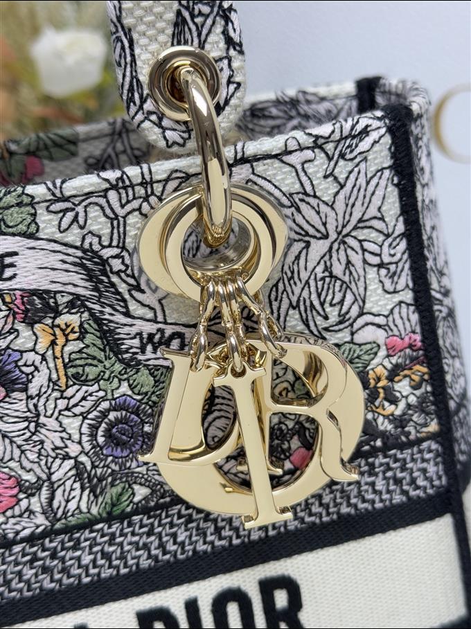 2025228Y650P205716435